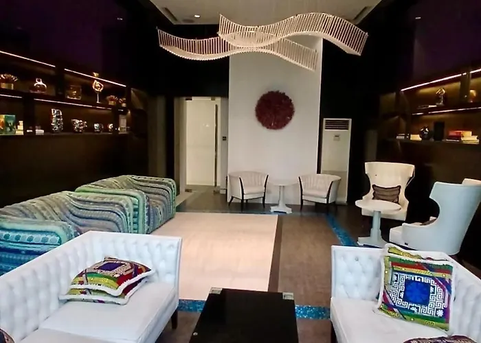 1br In Makati Prime Location Apartment *